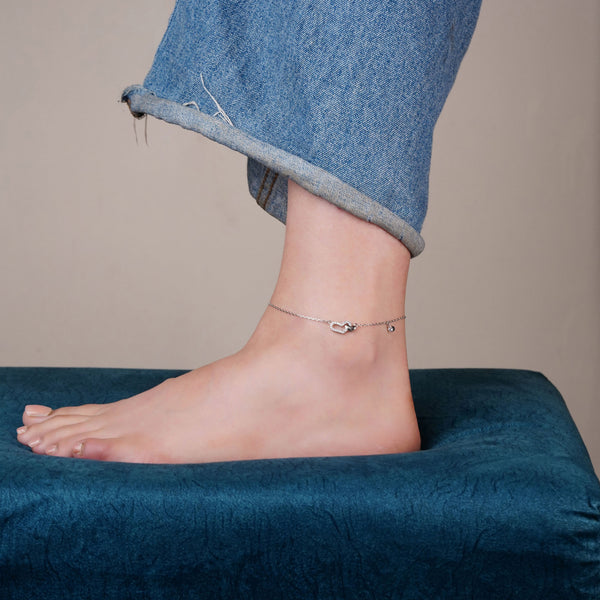 Linked Luxe – Geometric Anklet