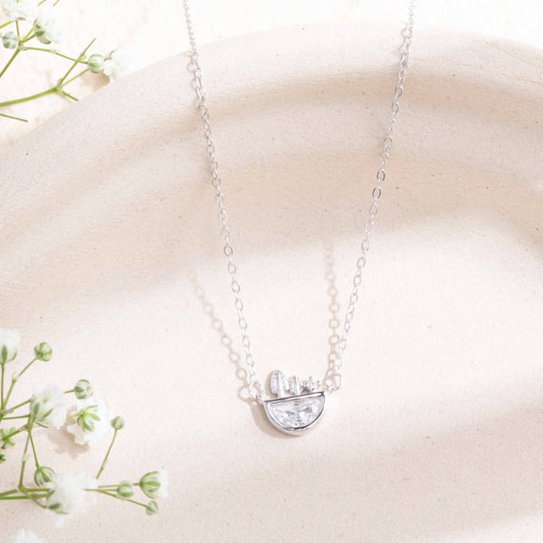Lunara Half-Moon Neckchain