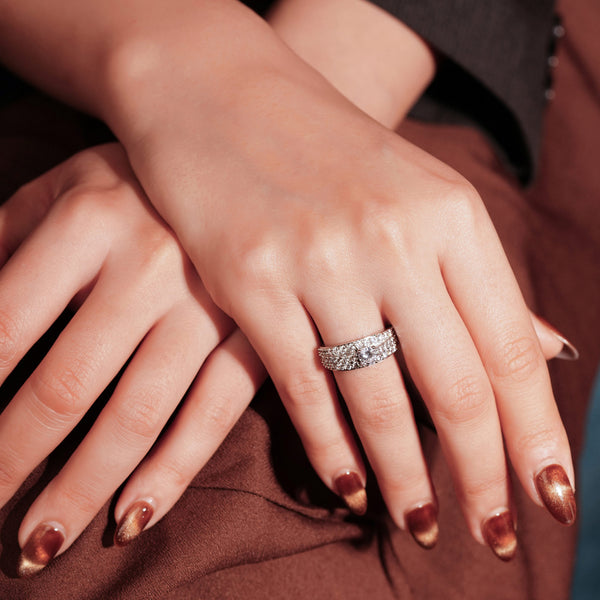 Luna Luxe Ring