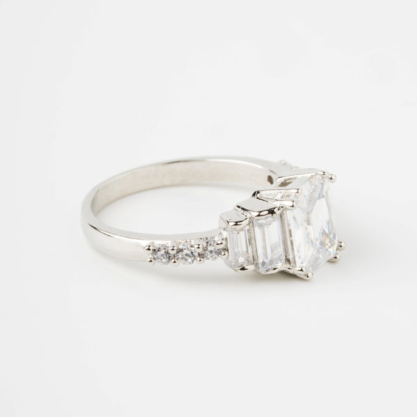Emera Luxe Ring